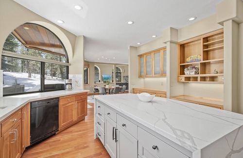 Truckee House | Pet-Friendly Luxury Retreat | Guest Pass, King & Queen Suite, Near Trails & Lake