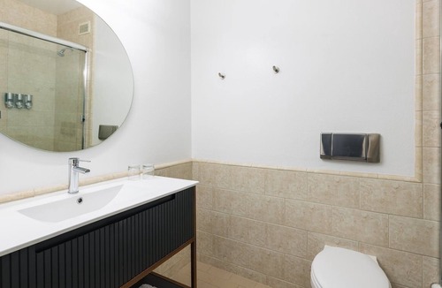 Truckee Hotel | Pet-Friendly Mountain Stay with Free Bikes & Garden – Family Adventure Base