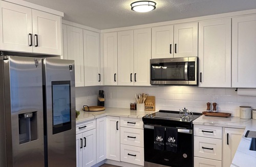 Salinas House | Pet-Friendly Stay, Clean Home + Easy Checkout