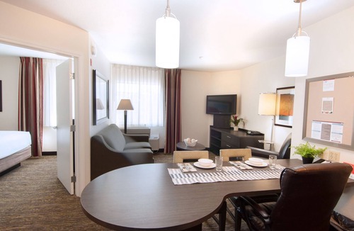 Anaheim Resort Hotel | Pet-Friendly Stay w/Full Kitchen & BBQ Access | Minutes to Disneyland Resort