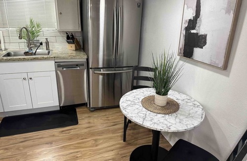 Downtown Sacramento Apartment | Petite Basement Suite-Walk to Downtown Sac!