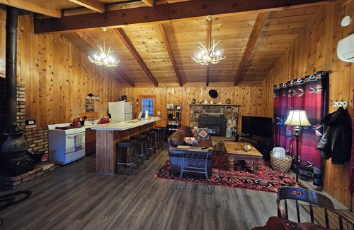 Julian Cabin | Pheasant Hill Cabin. A cozy cabin and dog friendly.