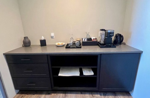 Paso Robles Apartment | Phoenix Rising Villa King Suite