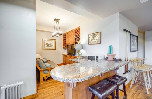 Pine Mountain Club Cabin | Pine Mountain Club Cabin w/Private Deck & Views!