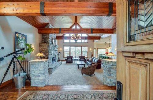 Pine Mountain Club House | Pine Mountain Club Cabin w/Private Deck & Views!