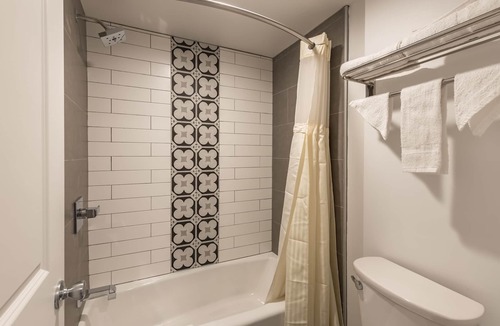 South Gate Hotel | Plaza Inn
