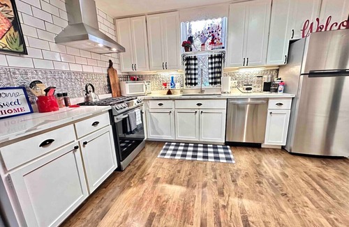Prescott House | Pleasant Downtown Haven *0.3 Miles *Pet Friendly