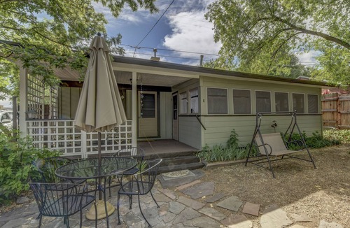 Prescott House | Pleasant Street Cottage ~ The Perfect Location with all the Comforts of Home