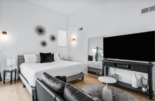 Point Loma House | Point Loma Coastal Studio | AC Near Bay & Liberty Station