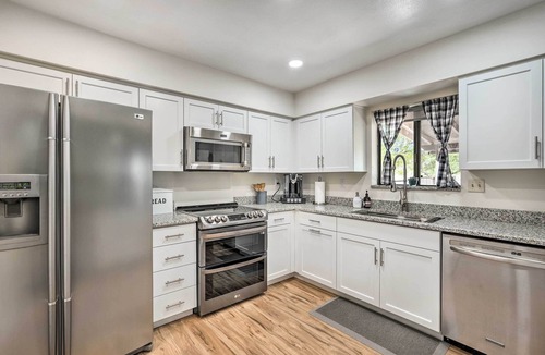 Deer Valley House | Pool + Backyard Oasis! Snowbird Escape in Phoenix