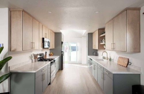 Valencia Park House | Pool & Palmz|Hot Tub|Fire Pit|Chefs Kitchen|6 beds