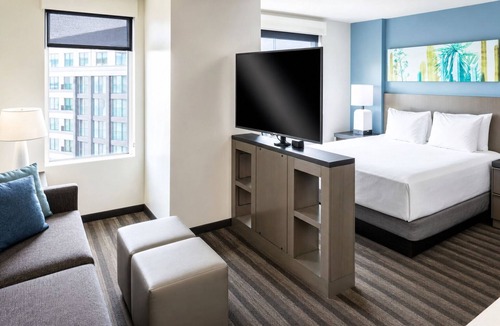 Tempe Hotel | Poolside Comfort with Free Breakfast in Tempe – Walk to Lake Trails - 2 Units