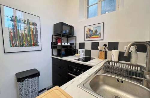 Le Camas Apartment | Pop Art
