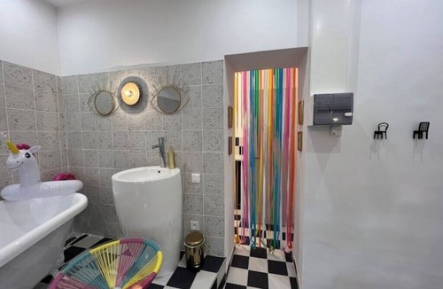 Le Camas Apartment | Pop Art