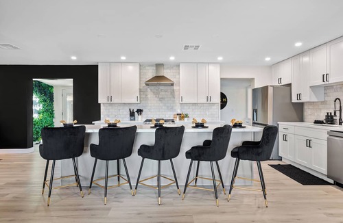 Cox Heights House | POSH Scottsdale -Large Group HQ- Heated Pool, Hot Tub, Outdoor Bar & Jazz Lounge
