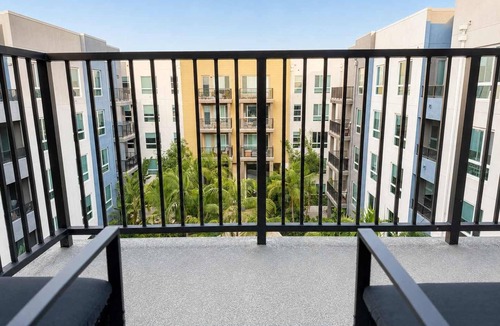 Lyon Street Apartment | Premium Apt 10 Min to Disneyland | Pool & Gym