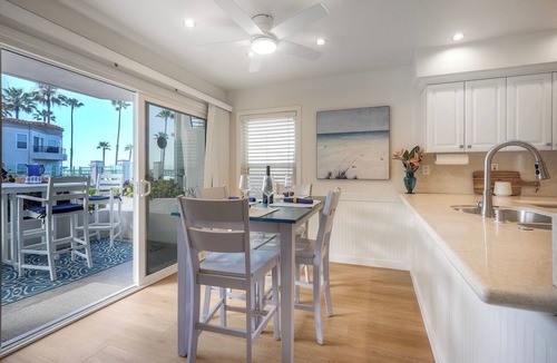 Townsite Condo | Premium Beachfront Stay Ground Floor, 2 Parking Spots, Community Jacuzzi EV Charging