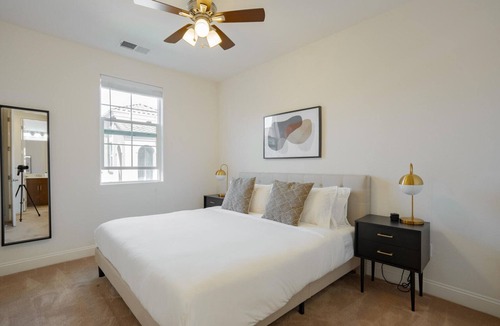 Newark House | Premium Newark 4BR w/Balcony, close to Restaurants & Mall, by Blueground