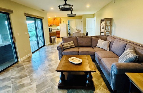 Prescott House | Prescott's #1 Luxe Mountain Sanctuary | Cozy Spa | Golf | Majestic Views
