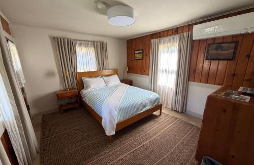Priest Hotel | Priest Station Cafe & Cabins