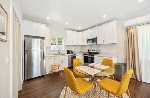 East Sacramento House | Prime East Sacramento 1BR ADU with Office + Parking