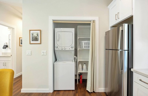 East Sacramento House | Prime East Sacramento 1BR ADU with Office + Parking
