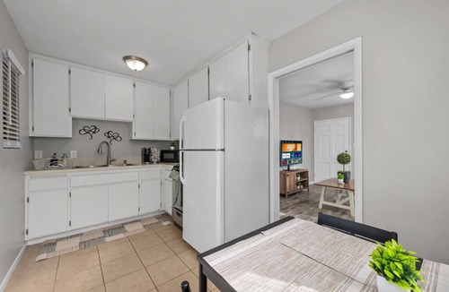 North Park Apartment | Prime North Park Stay: Walkable 95/100 + Parking!