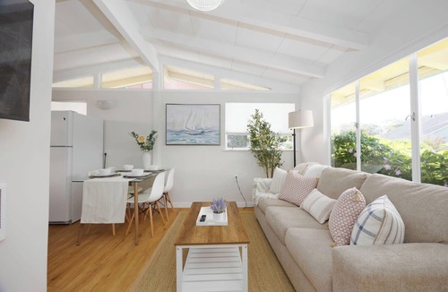 El Granada House | Private Cottage House - Walk to Beaches, Harbor,Food, Trials, so much more
