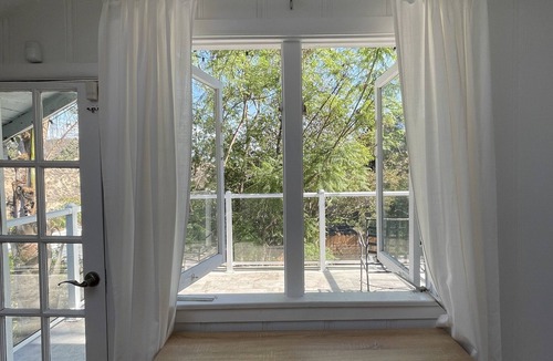 Hollywood Hills Cottage | Private Cottage in the Hollywood Hills - Views of the Hollywood Sign