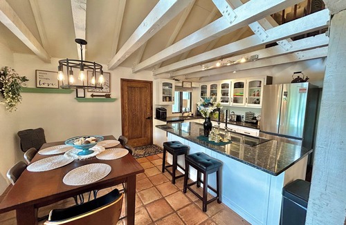 Oak Knoll Village Cabin | Private Forest Lodge w/Game House, Spa, mins to DT