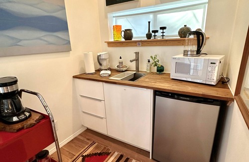 Paso Robles Cottage | Private Garden Cottage Walk to Downtown Paso