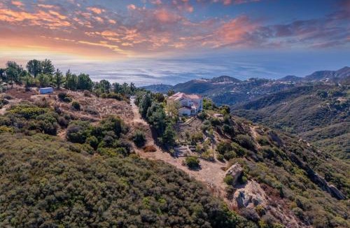 Topanga Villa | Private Malibu Villa w/Mtn & Sunset Views!