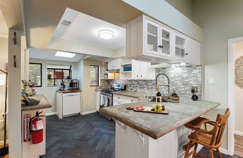 Prescott House | Private Retreat | 2 Miles to Whiskey Row | 4 Bed/3 Bath + Game Room, Fire Pit, & Playground