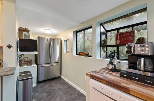 Prescott House | Private Retreat | 2 Miles to Whiskey Row | 4 Bed/3 Bath + Game Room, Fire Pit, & Playground