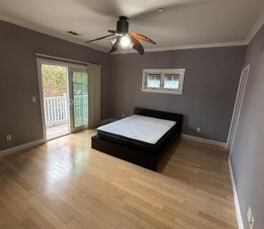 Burbank House | Private room in guest house - Mini Mansion