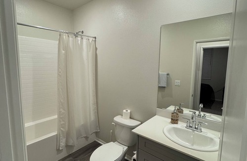 Temecula House | Private Room with own bathroom in Winchester, 12 mins away from Temecula Winery