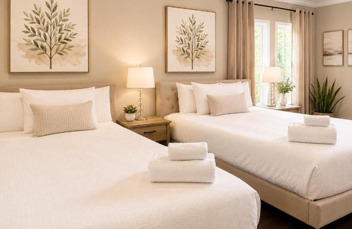 Melrose House | Private Rooms At The Spanish Villa Near The Grove