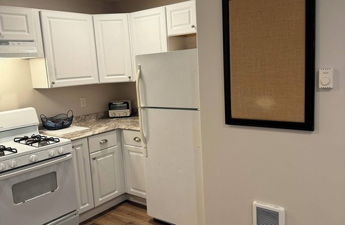 Salinas Apartment | Private Salinas Casita Queen Bed, Walk to Downtown Salinas & 15 Mins to Monterey