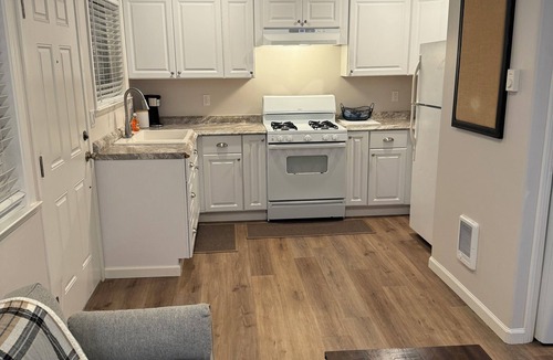 Salinas Apartment | Private Salinas Casita Queen Bed, Walk to Downtown Salinas & 15 Mins to Monterey