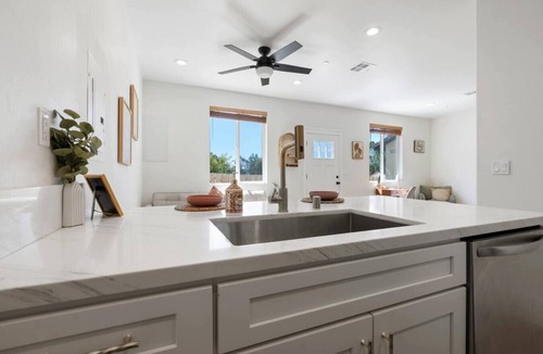 Country Club House | * Private Studio | Cozy Vibes + Relaxing Oasis *