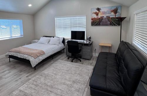 Woodlake House | Private Studio, Near DT & Cal Expo, Free Parking