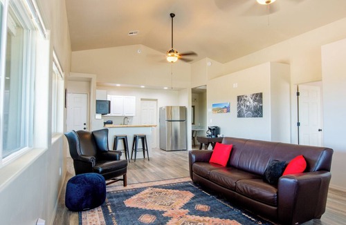 Cornville House | Private Wine Country Retreat 2 Suites & 2 Hot Tubs