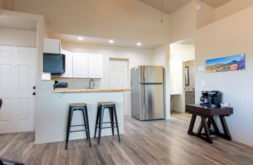 Cornville House | Private Wine Country Retreat 2 Suites & 2 Hot Tubs