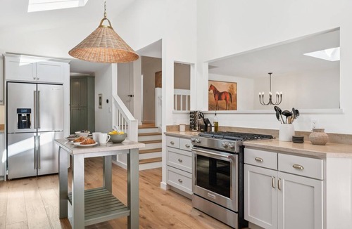 Santa Rosa House | Private Wine Country Retreat Near Sonoma and Napa with Hot Tub on 2 Acres