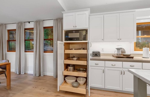 Santa Rosa House | Private Wine Country Retreat Near Sonoma and Napa with Hot Tub on 2 Acres