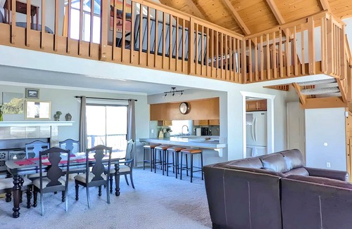 Yosemite Lakes House | Private Yosemite Lakeview Retreat: Perfect for Groups & Families