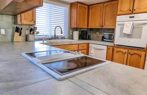 Yosemite Lakes House | Private Yosemite Lakeview Retreat: Perfect for Groups & Families