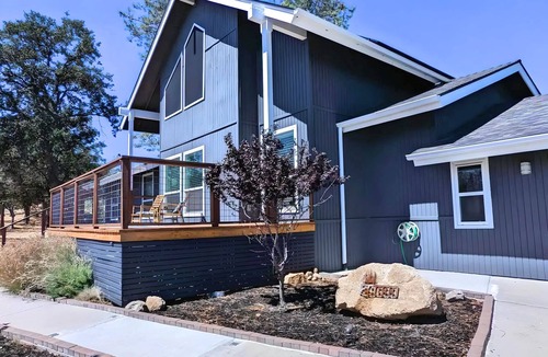 Yosemite Lakes House | Private Yosemite Lakeview Retreat: Perfect for Groups & Families