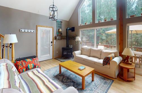 Beckwourth House | Projector & Deck! Family Cabin, 4 Mi to Lake Davis