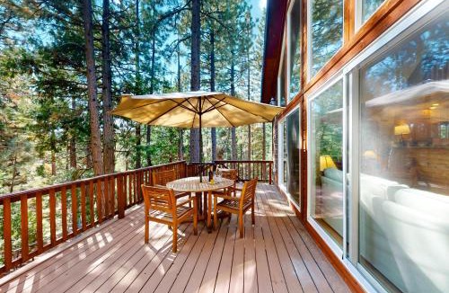 Beckwourth House | Projector & Deck! Family Cabin, 4 Mi to Lake Davis